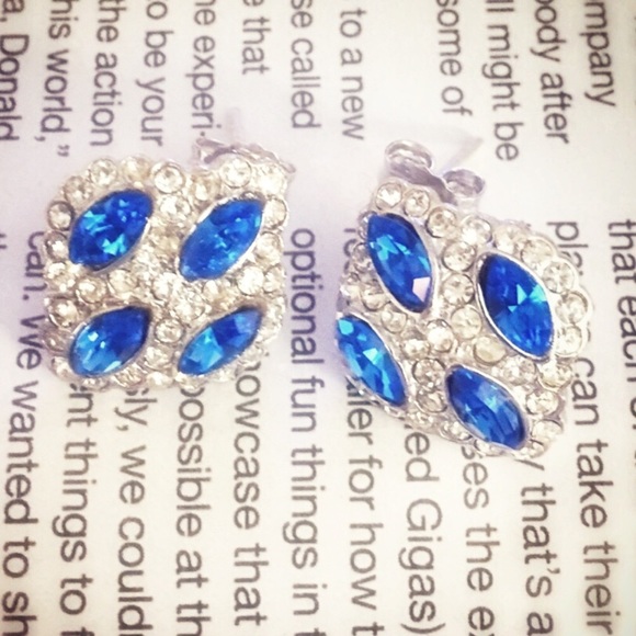 Sapphire Topaz Silver Plated Earnings - Picture 5 of 6